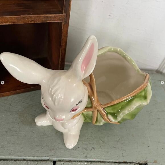 Vintage Hand Painted Bunny Planter Easter Rabbit Cabbage Lettuce 1978 - Picture 6 of 7